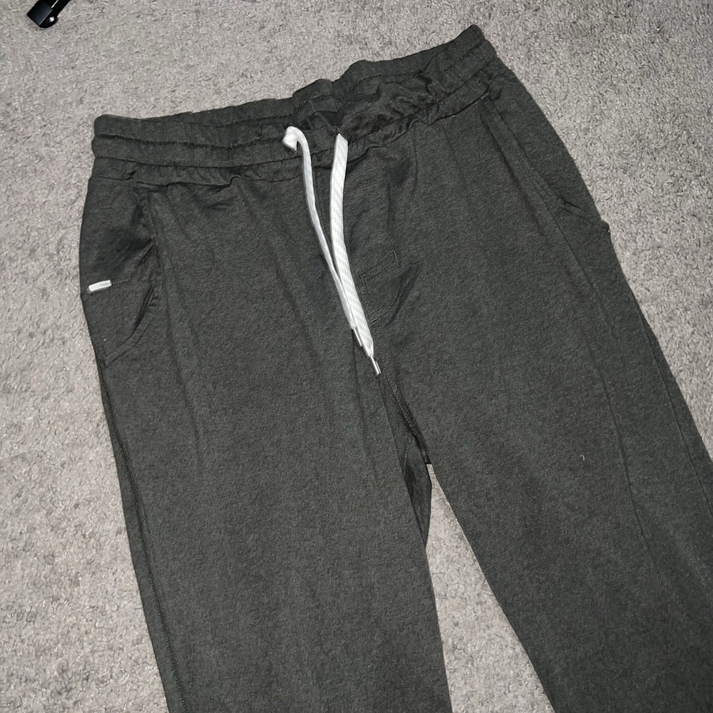 Vuori Ponto Performance Pants Men's L Green Athletic Travel Workout Casual V418.
